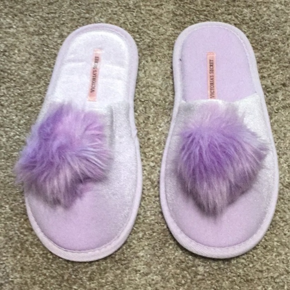 🆕VS lavender Slippers with Pom poms.
